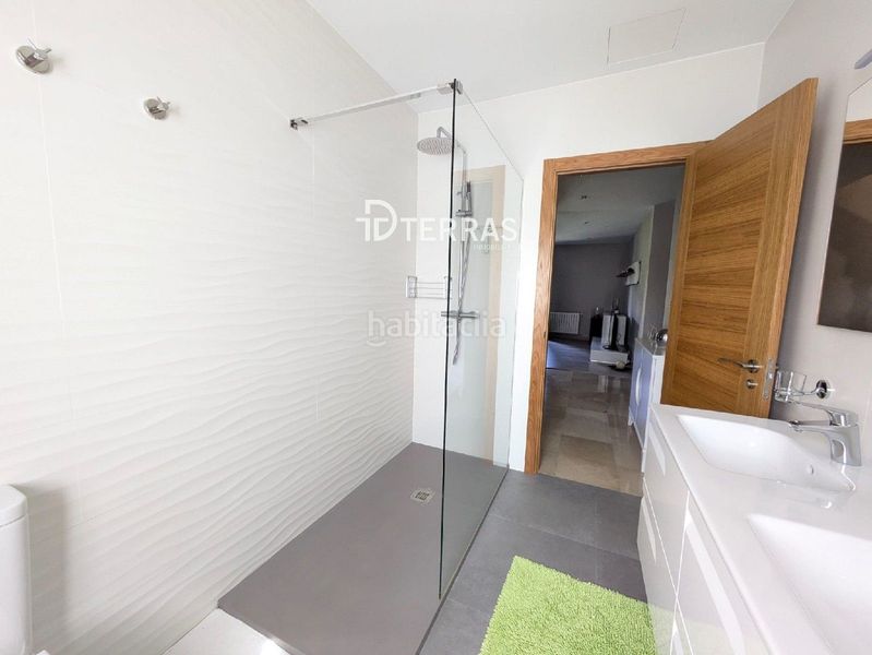 Foto 8f9d64af-a1dd-4010-9787-39250c2c56c8. Casa amb calefacció aparcament piscina a Barro