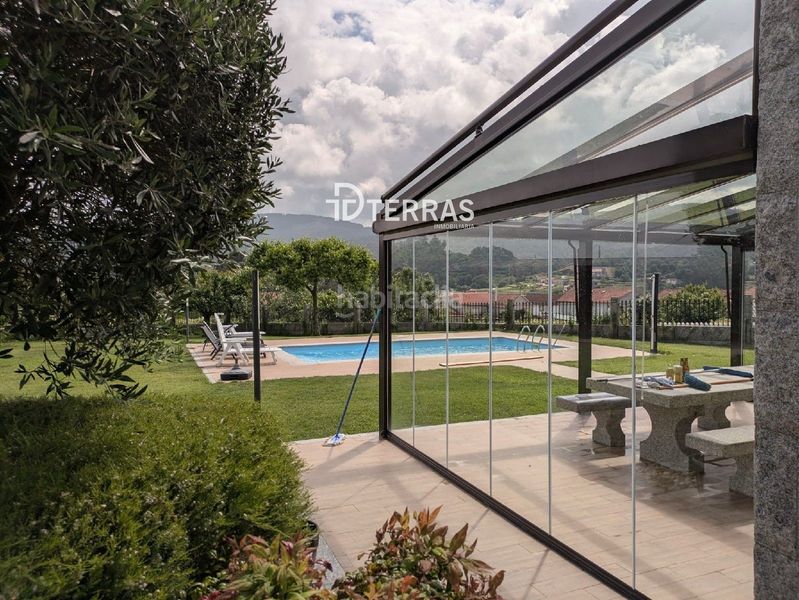 Foto f49810b2-e3f5-40f8-b007-532c1c4d611f. Casa amb calefacció aparcament piscina a Barro