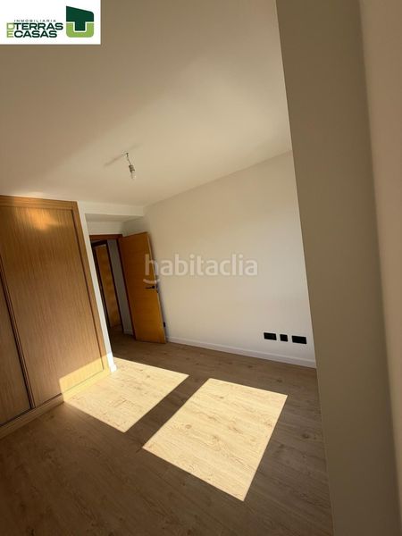 Foto 9c1f17f2-d178-4b75-ae90-bacc0b91e36f. Pis a Illa de Arousa (A)