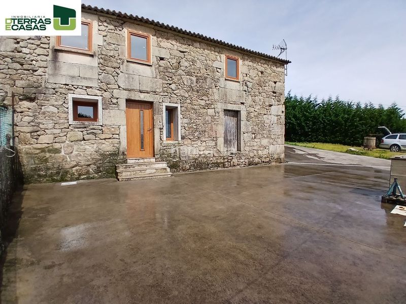 Foto ed08bdac-272b-4a1a-88a2-8b96493a1ef1. Casa amb aparcament a Caldas de Reis