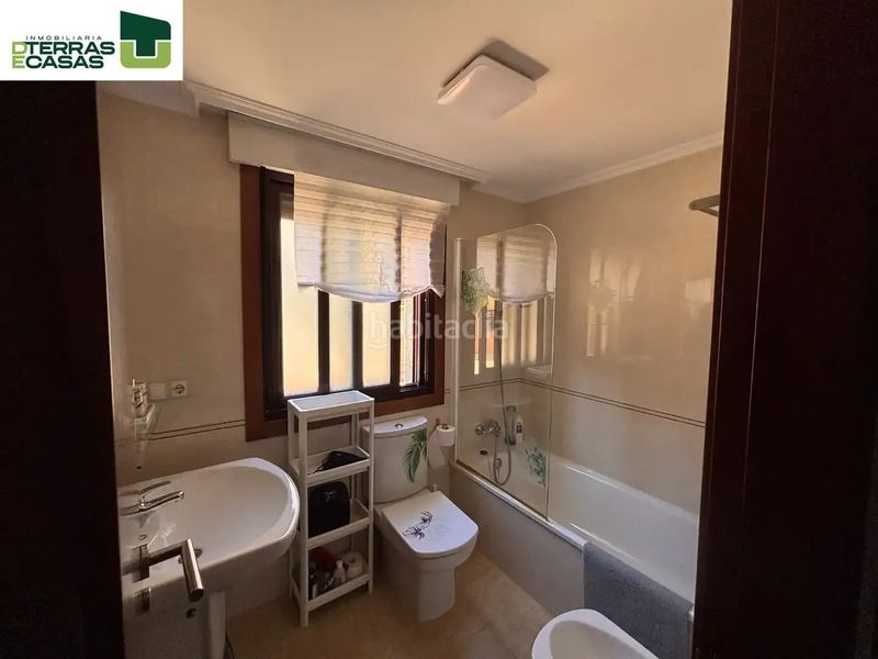 Foto c3a849f0-957a-4b0e-b577-6387b0216890. Etagenwohnung mit parking in Grove (O)
