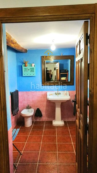 Foto 9cd77c3c-08a0-46eb-af46-c9e7bbd52585. Casa amb aparcament a Almazul