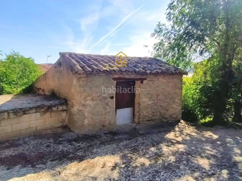 Foto c5dd4788-ad4e-4ffc-8b51-788a2cc457f7. Casa amb aparcament a Almazul