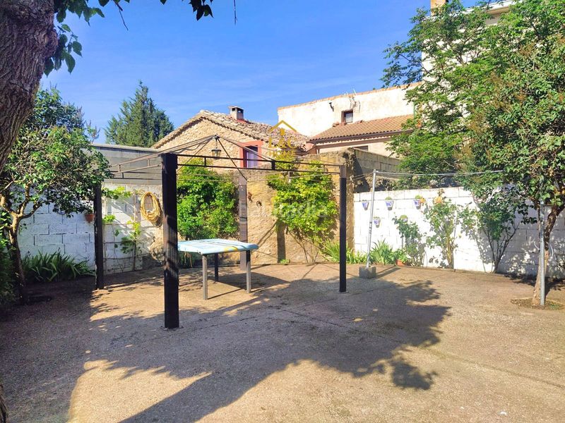 Foto c8cd76ae-51f5-4a65-b356-5b606c1a9112. Casa amb aparcament a Almazul