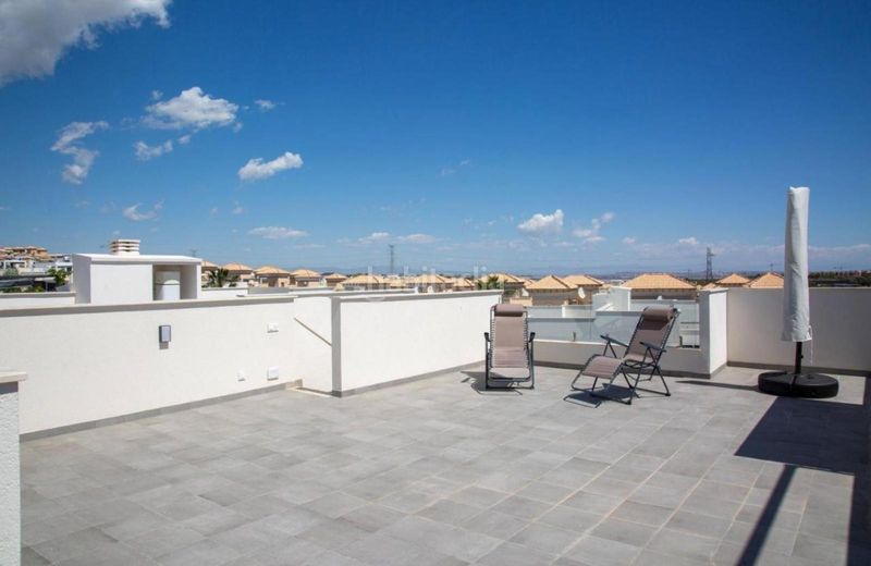 Foto b1cbf6f1-6343-49a0-bc3c-98876c29f6f7. Apartament amb calefacció aparcament piscina a Los Almendros Orihuela