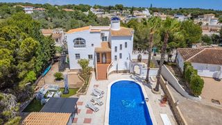Chalet  Calle mimosa. Villa independiente de lujo con gran piscina privada en parcela