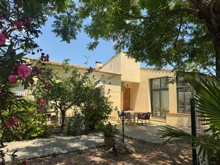 Chalet en Valverde. Villa privada en parcela de 2.372 m2 con casa de invitados en un