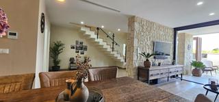 Chalet  Calle sector 3. Moderna villa con piscina, solárium y paneles solares en excelen