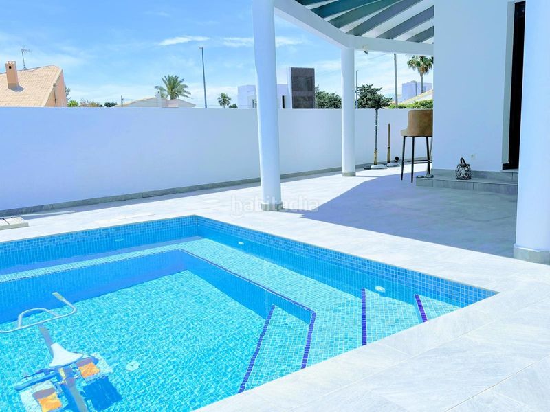 Foto 8d3f9975-fe7e-4f9c-ab9e-670507078163. Xalet amb calefacció aparcament piscina a Punta Prima Torrevieja