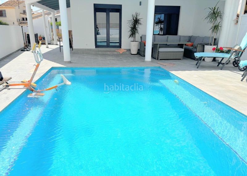 Foto d9b66db3-ac7f-4ee3-bd04-806eaf9b67e3. Xalet amb calefacció aparcament piscina a Punta Prima Torrevieja
