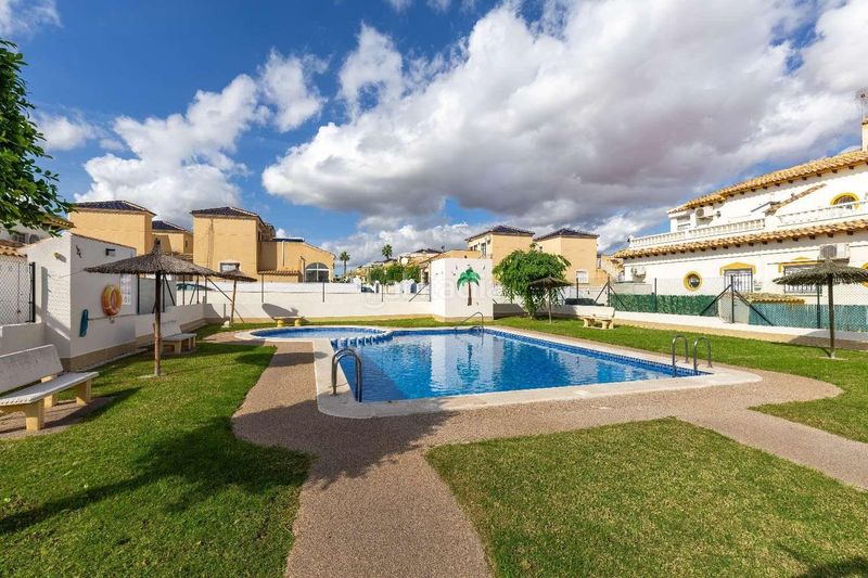 Foto d3f22880-8f7a-4a3e-8a8c-810880b16ded. Casa adossada amb calefacció aparcament piscina a Orihuela
