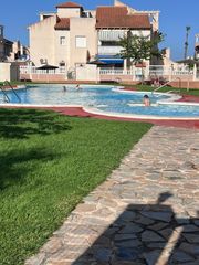 Planta baixa a Playa Flamenca. Bungalow en planta baja con jardín privado y estilo de vida medi
