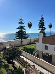 Lloguer Pis a Torre de Benagalbón. Alquiler temporal  piso en primera línea de playa