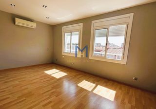 Pis  Carrer de goethe. Última planta, todo exterior y reformado. can rull por 196.000 €