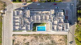 Rez-de-chaussée à Mil Palmeras. Moderna planta baja a la venta en pilar de la horadada