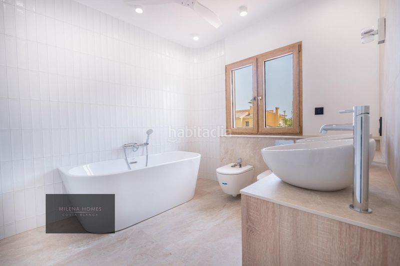 Foto 4a73853f-b5b1-4072-8d3d-23c8496441d2. Xalet amb piscina a Cabo Roig Orihuela