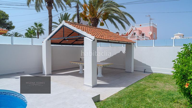 Foto 4b7d0dc9-b3fd-4775-8529-2f724a4b9f53. Xalet amb piscina a Cabo Roig Orihuela