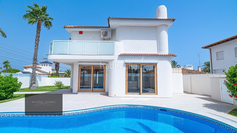 Foto 78255554-2aff-4e4b-a27a-f8eb89f74b75. Xalet amb piscina a Cabo Roig Orihuela