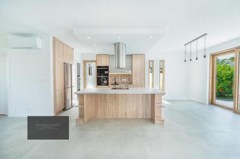 Foto 999d5235-5667-493c-8d02-93a21d67b7c2. Xalet amb piscina a Cabo Roig Orihuela