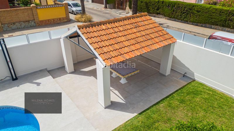 Foto d2cabb16-3b42-4f24-8f0e-b6b218ab6a5d. Xalet amb piscina a Cabo Roig Orihuela