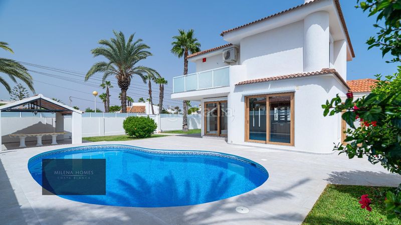 Foto f5f185f7-6735-4a33-b26e-de107f37a3fc. Xalet amb piscina a Cabo Roig Orihuela