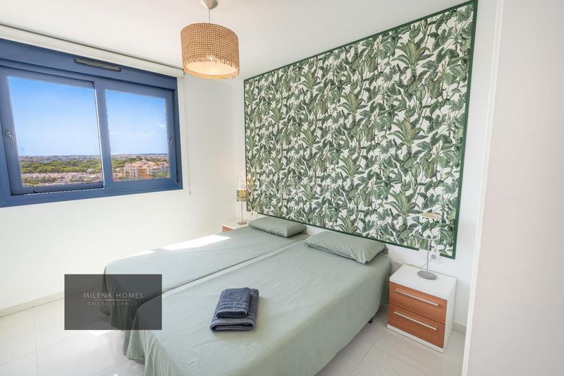 Foto 77ed59f6-e59e-4b1a-b284-60e7cde95d37. Àtic amb calefacció aparcament piscina a Punta Prima Torrevieja