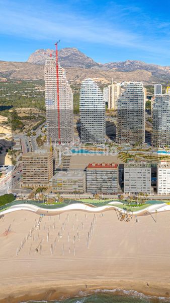 Foto 08d7ec3d-0990-4142-812c-392dde37a652. Apartament amb aparcament piscina a Playa Poniente Benidorm