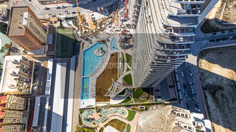 Foto 1685e361-70df-45c9-9009-93d59ccebac2. Apartament amb aparcament piscina a Playa Poniente Benidorm