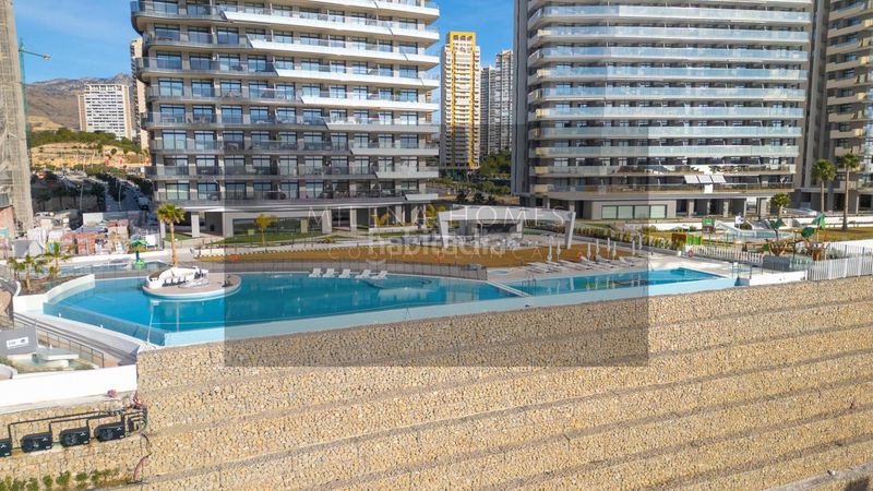 Foto 49f42321-b02b-40b2-ad6d-f706aa3a33c7. Apartament amb aparcament piscina a Playa Poniente Benidorm