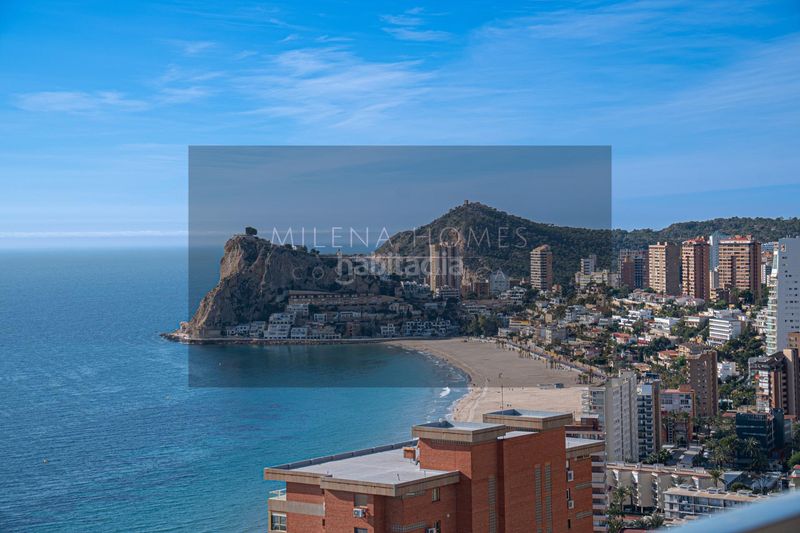 Foto 95560db1-3df5-4b31-84de-2b7903fed6f1. Apartament amb aparcament piscina a Playa Poniente Benidorm