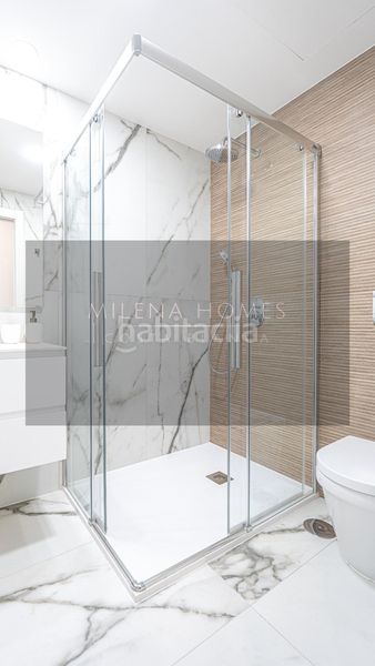 Foto 9f79ccf2-7e1b-454a-a186-b5bb639ca816. Apartament amb aparcament piscina a Playa Poniente Benidorm