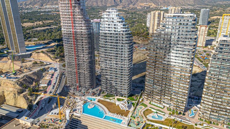 Foto a78109f7-c40b-450a-b0f4-ca2dc1fa2f2a. Apartament amb aparcament piscina a Playa Poniente Benidorm