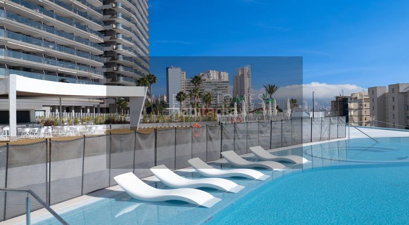 Foto c051a125-be83-4f88-94db-88a2df07bfd8. Apartament amb aparcament piscina a Playa Poniente Benidorm