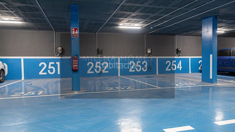 Foto c3f536e2-e85a-4aad-a698-3d93f26a4b09. Apartament amb aparcament piscina a Playa Poniente Benidorm