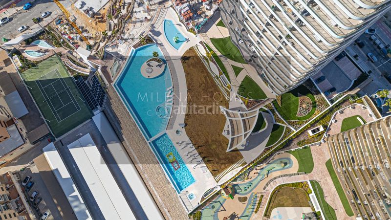 Foto ed51e630-b7fd-467a-a2f1-150a636d3133. Apartament amb aparcament piscina a Playa Poniente Benidorm