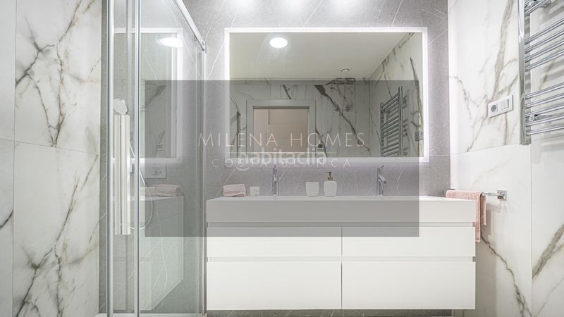 Foto f9762dee-813b-4cb5-b30b-cd478098ee8c. Apartament amb aparcament piscina a Playa Poniente Benidorm