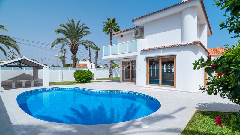 Foto 009cbd3c-716f-477c-b4ce-1cddde331ddb. Xalet amb calefacció piscina a Cabo Roig Orihuela