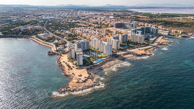 Foto 6d9ef3e9-aaf8-4893-b845-50f88ed0a263. Apartament amb calefacció aparcament piscina a Punta Prima Torrevieja