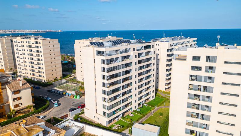 Foto bb9cef83-5f4d-4fa0-94ba-2d57b9b122de. Apartament amb calefacció aparcament piscina a Punta Prima Torrevieja