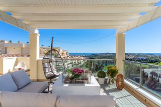 Penthouse in Buitre 107. Ático de lujo con amplia terraza  cerros del águila, mijas.