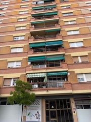 Pis a Can Calders. Piso reformado de 3 dormitorios y 1 ba�o en calle de 90m con cal