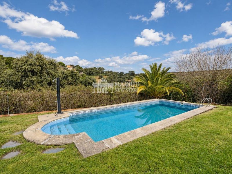 Foto 0b8acc4c-de4a-4275-aa78-78a10a44da6c. Chalet with heating parking pool in Villa del Prado