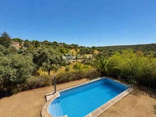 Chalet  Calle calle pontevedra. Exclusivo chalet independiente con jardín, piscina y vigilancia
