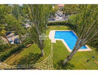 Lloguer Pis  Avenida valle. Espectacular piso a estrenar con terraza, garaje y piscina comun