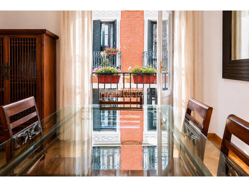 Foto a7513498-8b14-4e88-93fe-5e5e5f3ba9db. Rent flat in calle factor 4 in Palacio Madrid