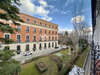 Miete Etagenwohnung  Calle barquillo. Exclusivo piso amueblado en alquiler en calle barquillo