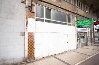 Rent Business premise in Calle rodriguez 9. Local comercial frente a las estaciones santander
