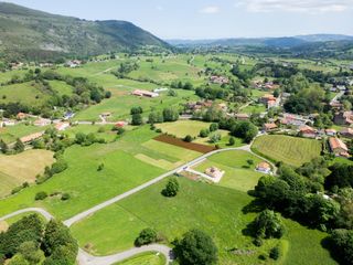 Wohngrundst�ck en Barrio la merecilla. Terreno r�stico edificable en p�manes, li�rganes
