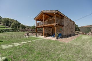 Haus en Barrio barrio vegaloscorrales 3253. Caba�a pasiega en san pedro del romeral  lista para entrar a viv
