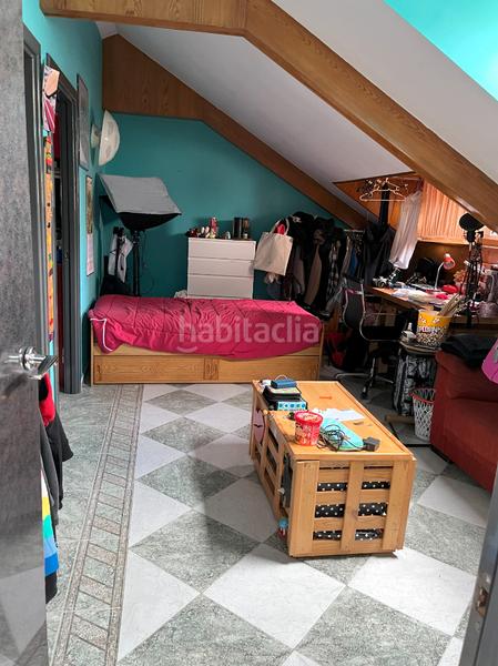 Foto 3f75b746-5370-47c7-8095-c0aa4dae0537. Semi detached house with heating parking in Simancas Madrid